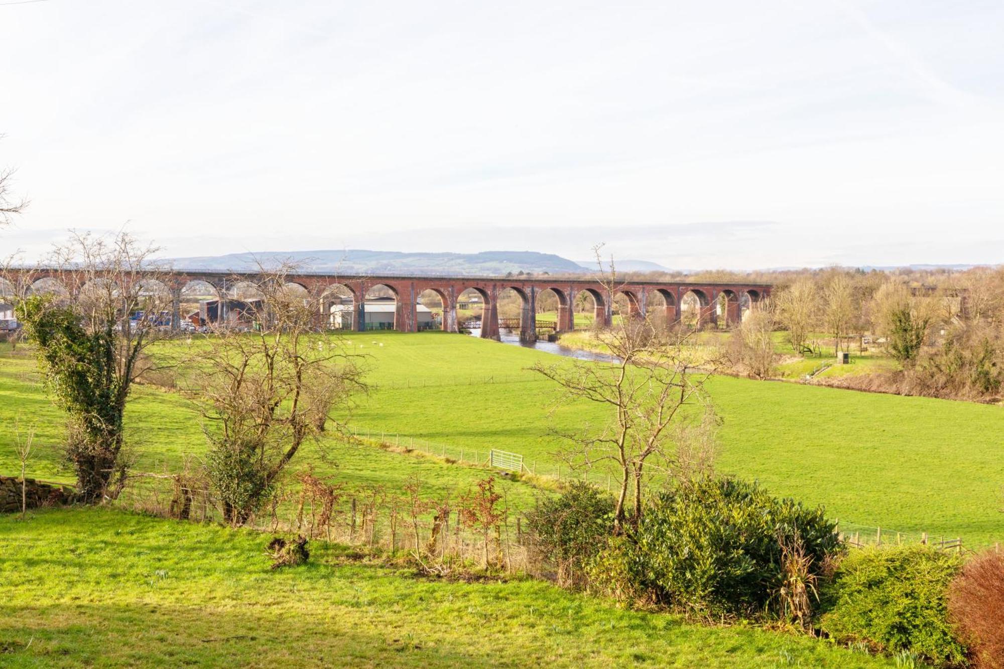 Stunning With A View Over Viaduct Дом отдыха